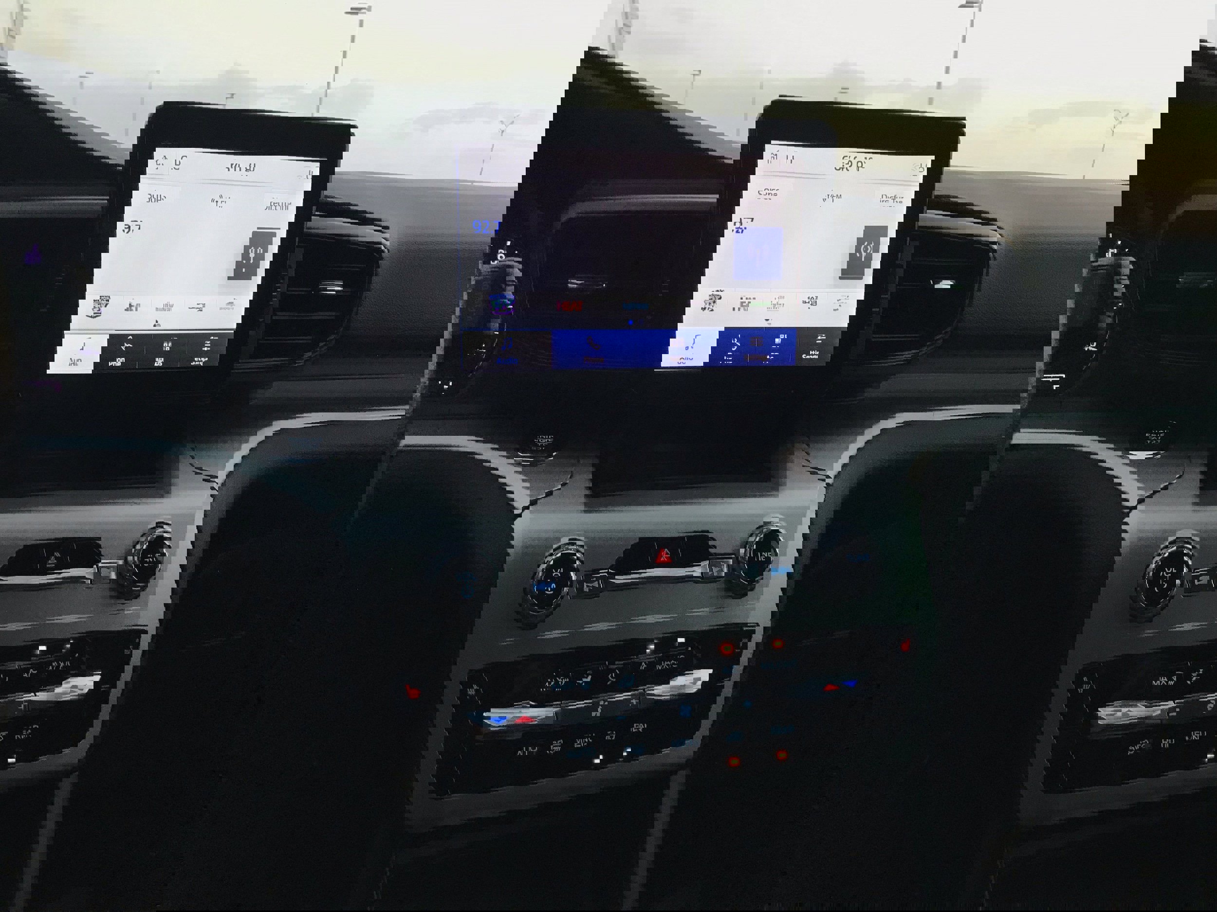 Used 2022 Ford Explorer XLT image 32