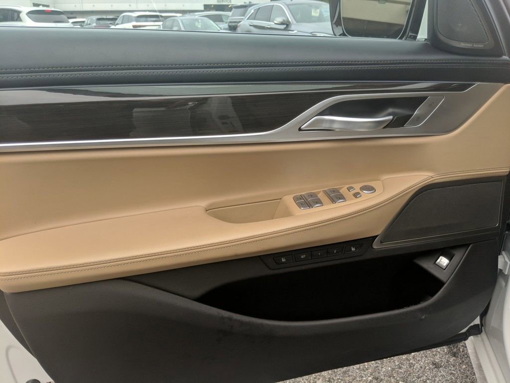Used 2022 BMW 740i w/ Premium Package image 30