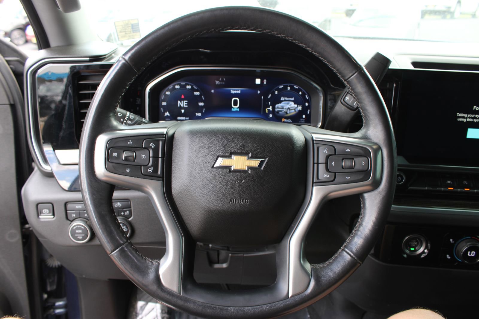 Used 2022 Chevrolet Silverado 1500 LT image 12