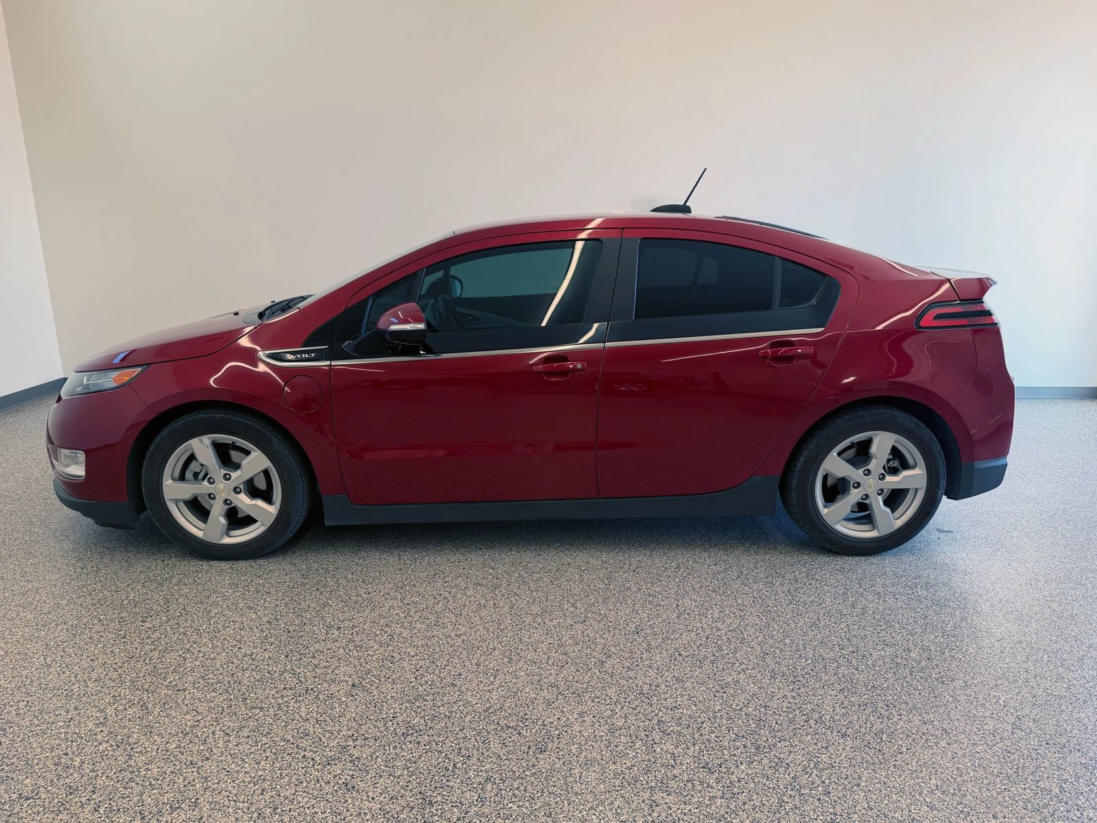 Used 2015 Chevrolet Volt Premium w/ Premium Trim Package FWD image 3