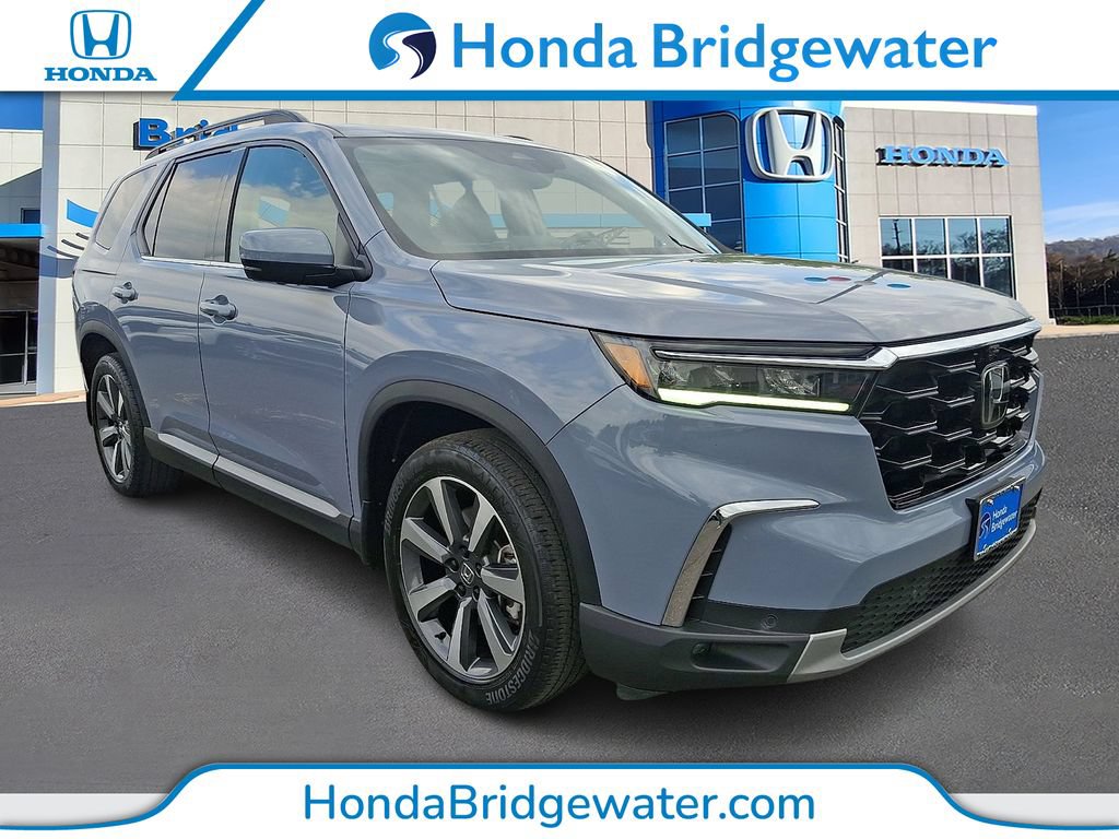 Used 2025 Honda Pilot Elite image 1