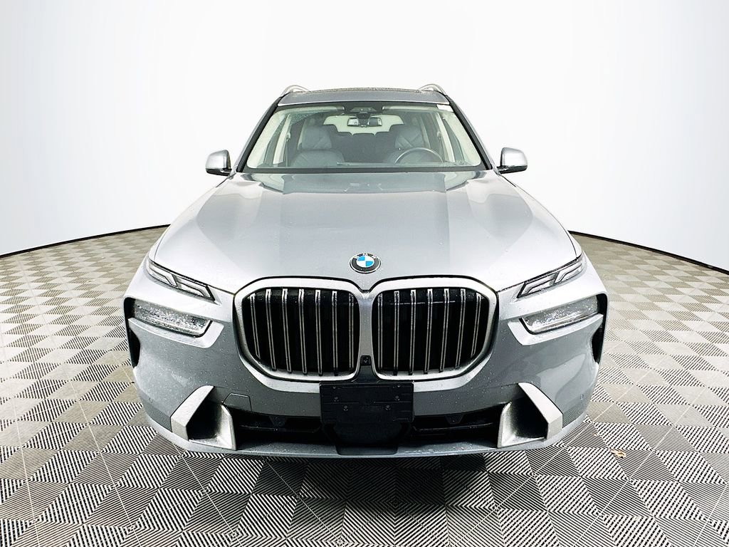 Used 2023 BMW X7 xDrive40i w/ Executive Package image 3