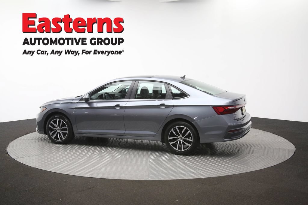 Used 2025 Volkswagen Jetta SE FWD image 61