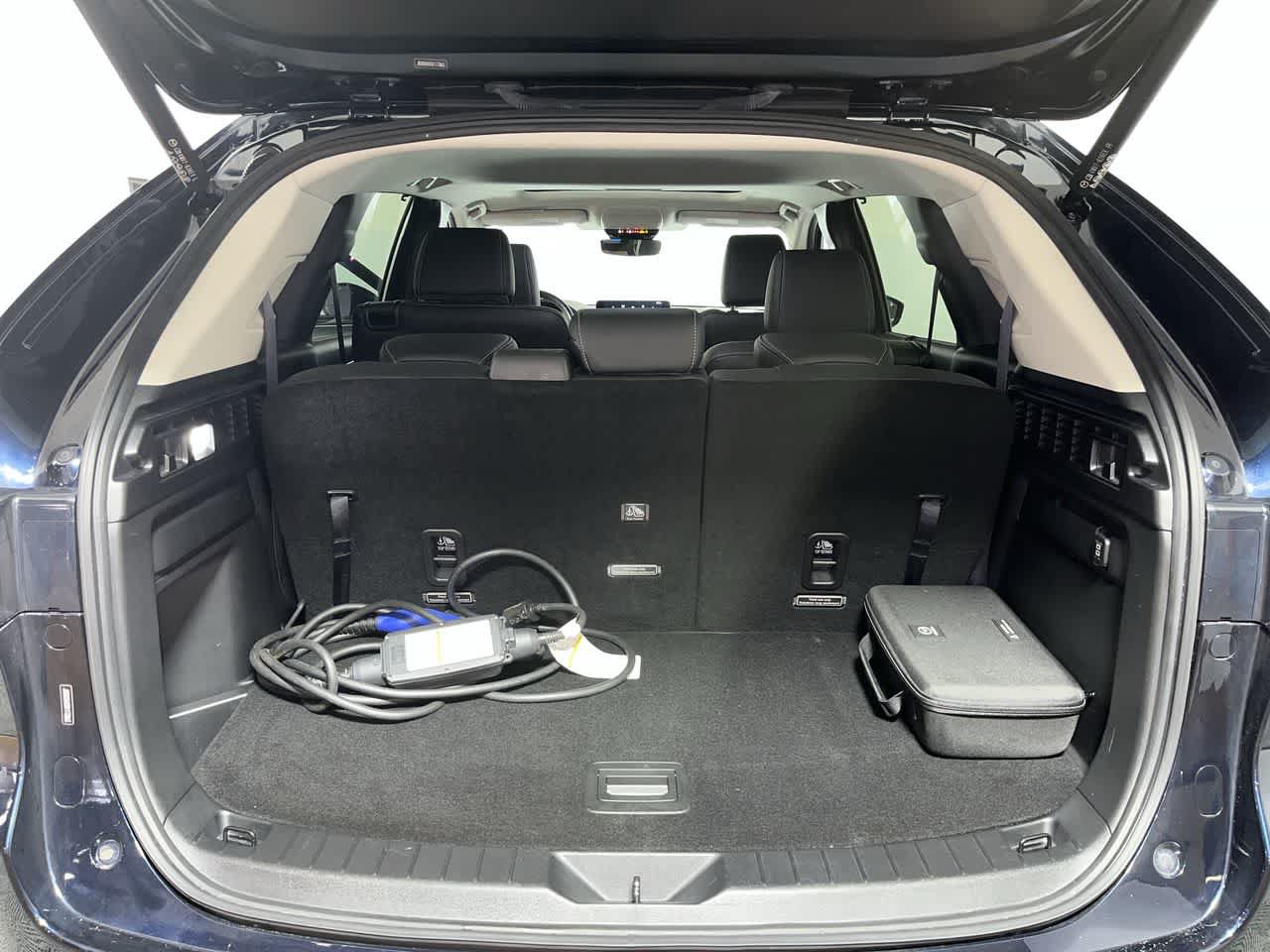 Used 2024 MAZDA CX-90 Plug-In Hybrid w/ Preferred AWD/4WD image 30