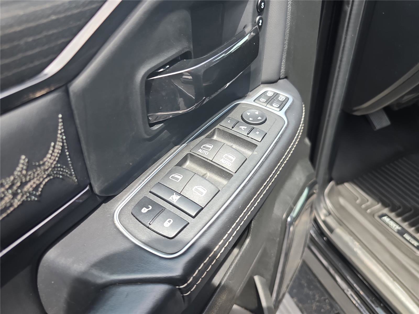 Used 2024 RAM 3500 Limited AWD/4WD image 18
