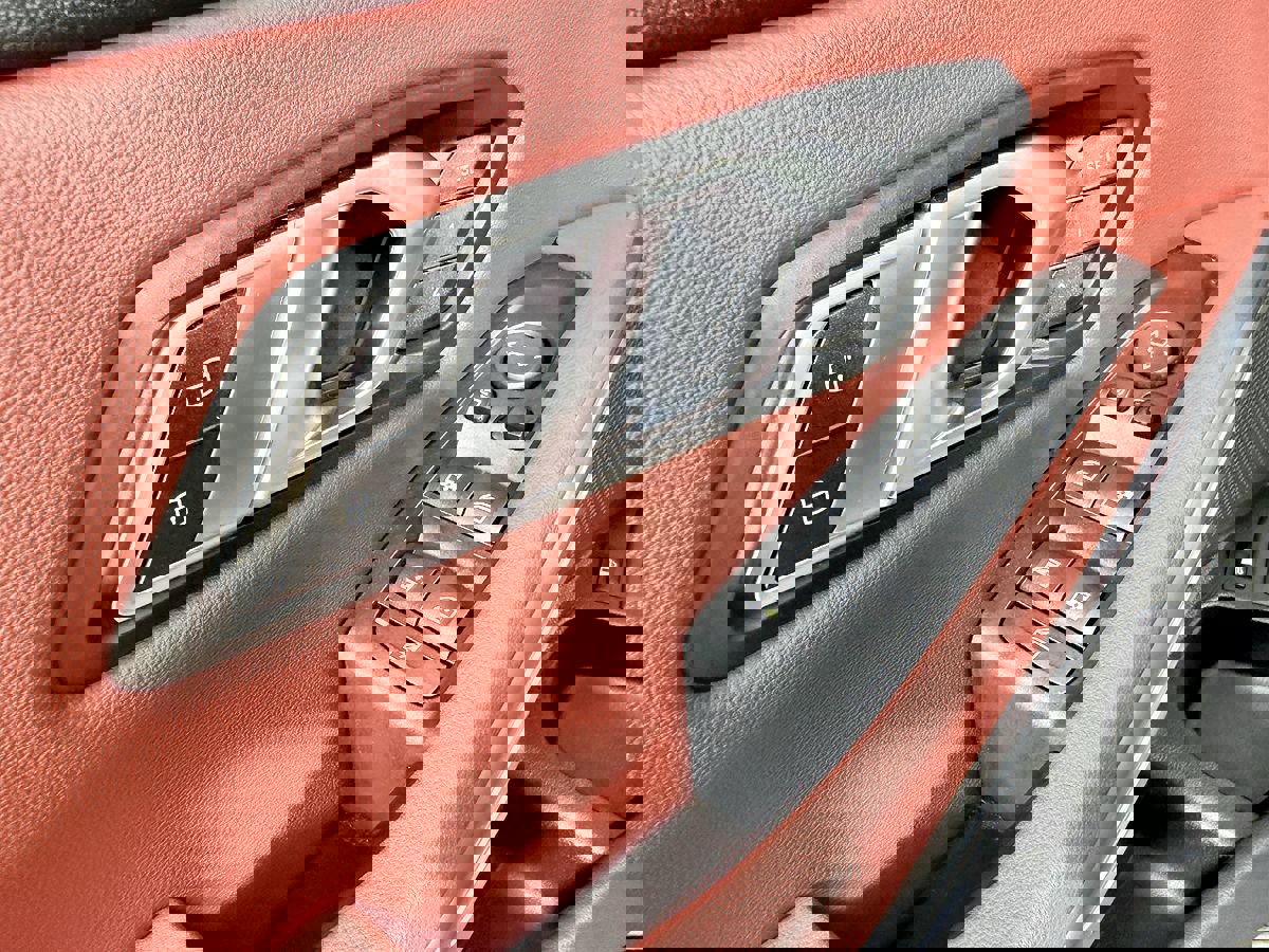 Used 2022 BMW 330e w/ M Sport Package image 27