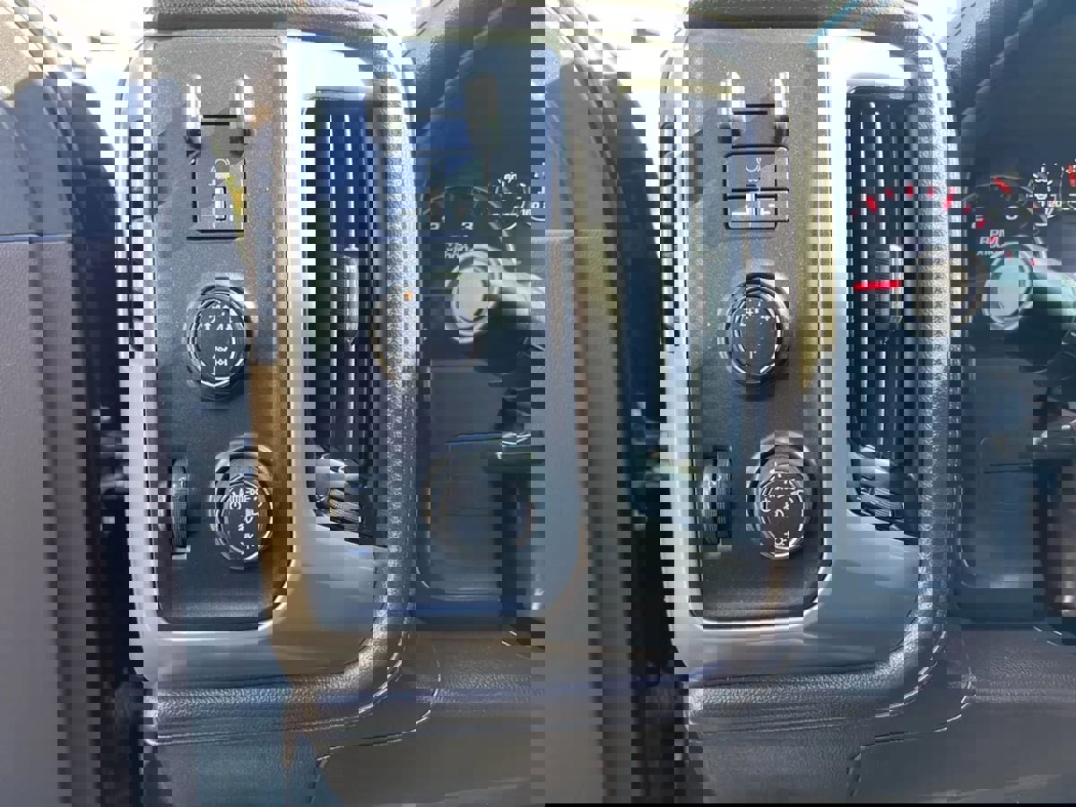 Used 2015 GMC Sierra 2500 Denali w/ Duramax Plus Package image 31