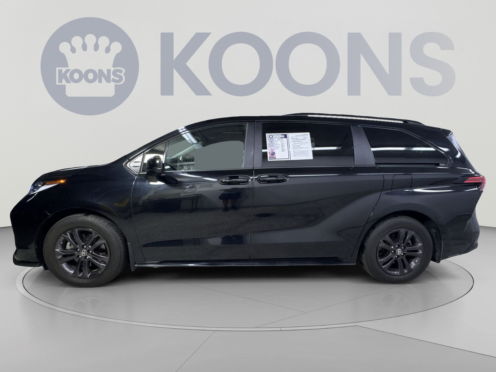 Used 2024 Toyota Sienna XSE w/ XSE Plus Package AWD/4WD image 17