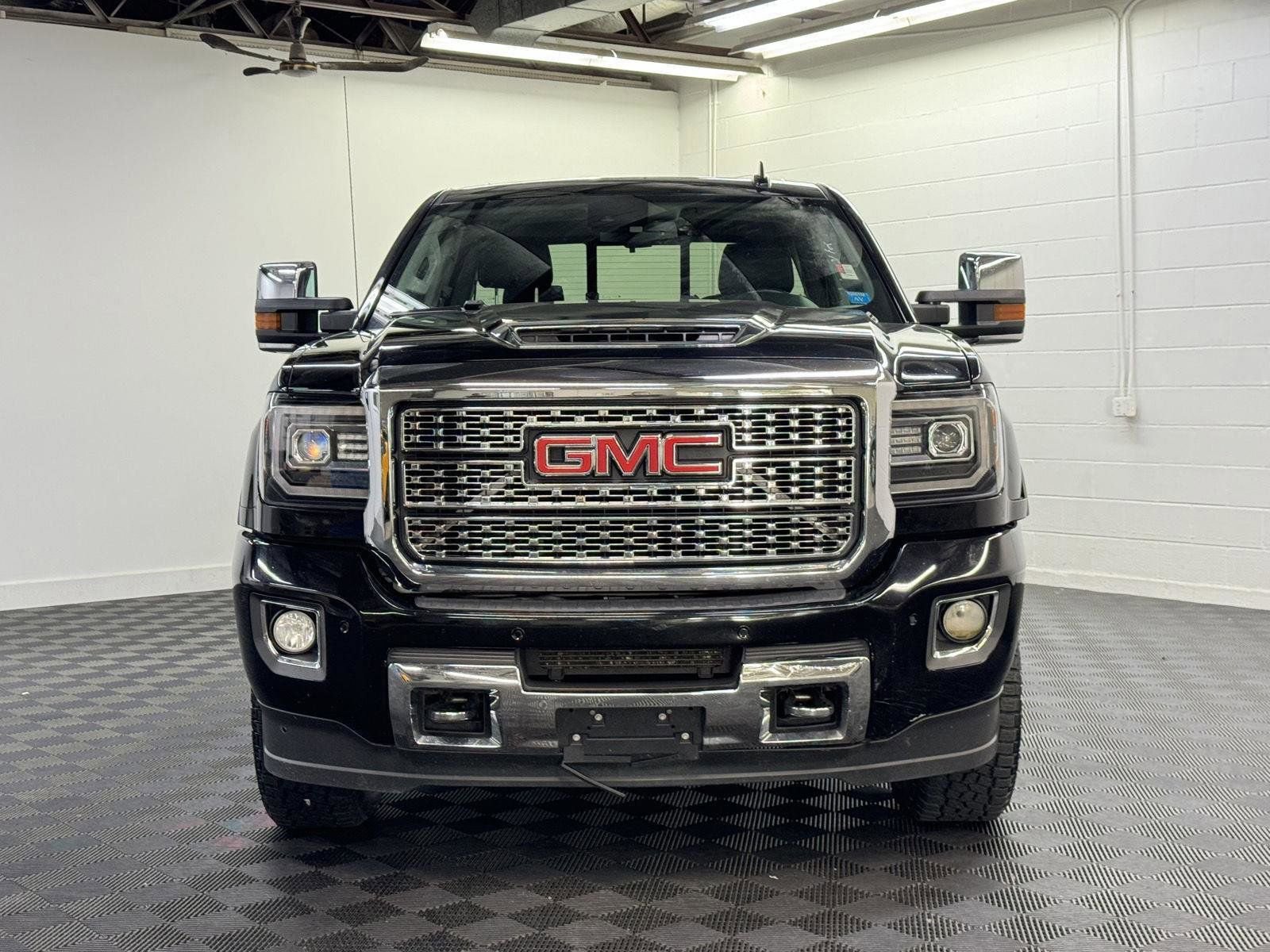 Used 2018 GMC Sierra 2500 Denali w/ Duramax Plus Package image 5