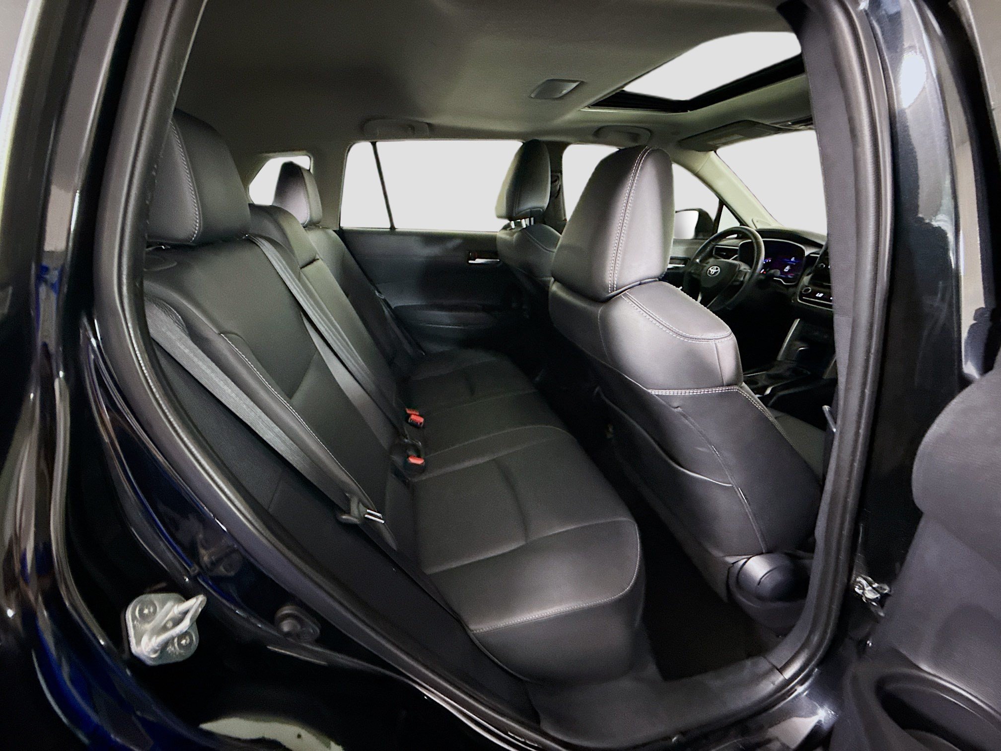 Used 2022 Toyota Corolla Cross XLE FWD image 27