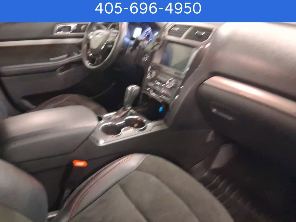 Used 2018 Ford Explorer XLT w/ Equipment Group 202A image 7