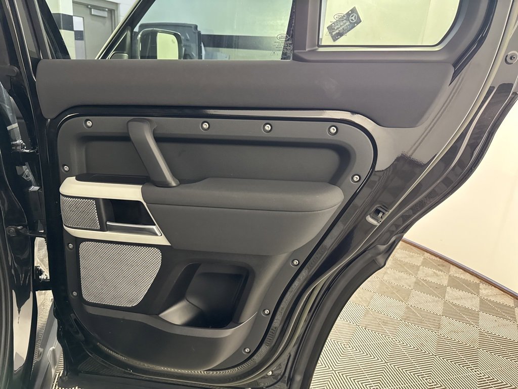 Used 2023 Land Rover Defender 130 S image 25