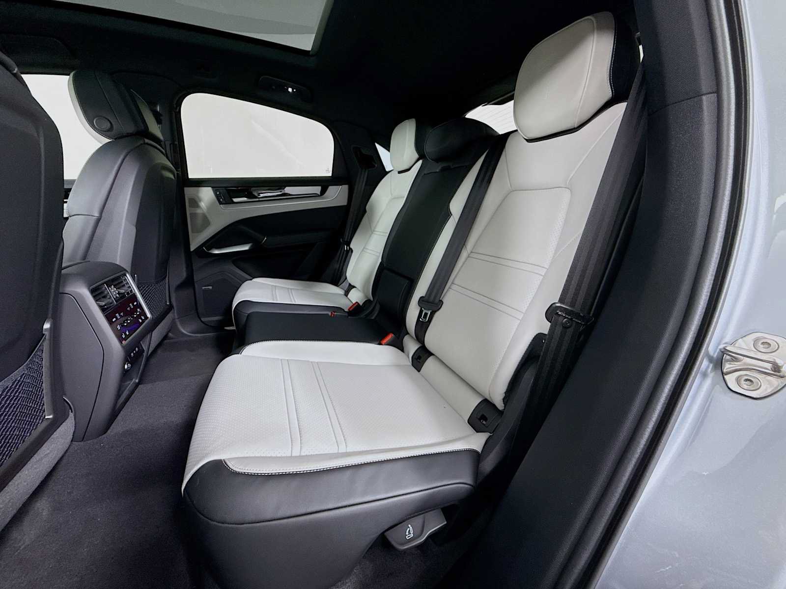 New 2026 Porsche Cayenne Coupe AWD/4WD image 24