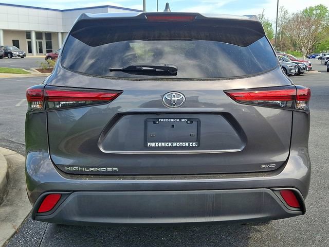 Used 2022 Toyota Highlander L AWD/4WD image 5