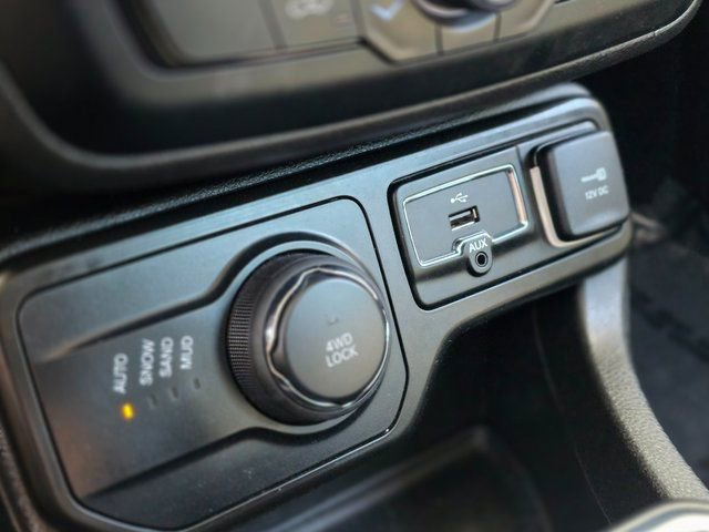 Used 2021 Jeep Renegade Sport image 30