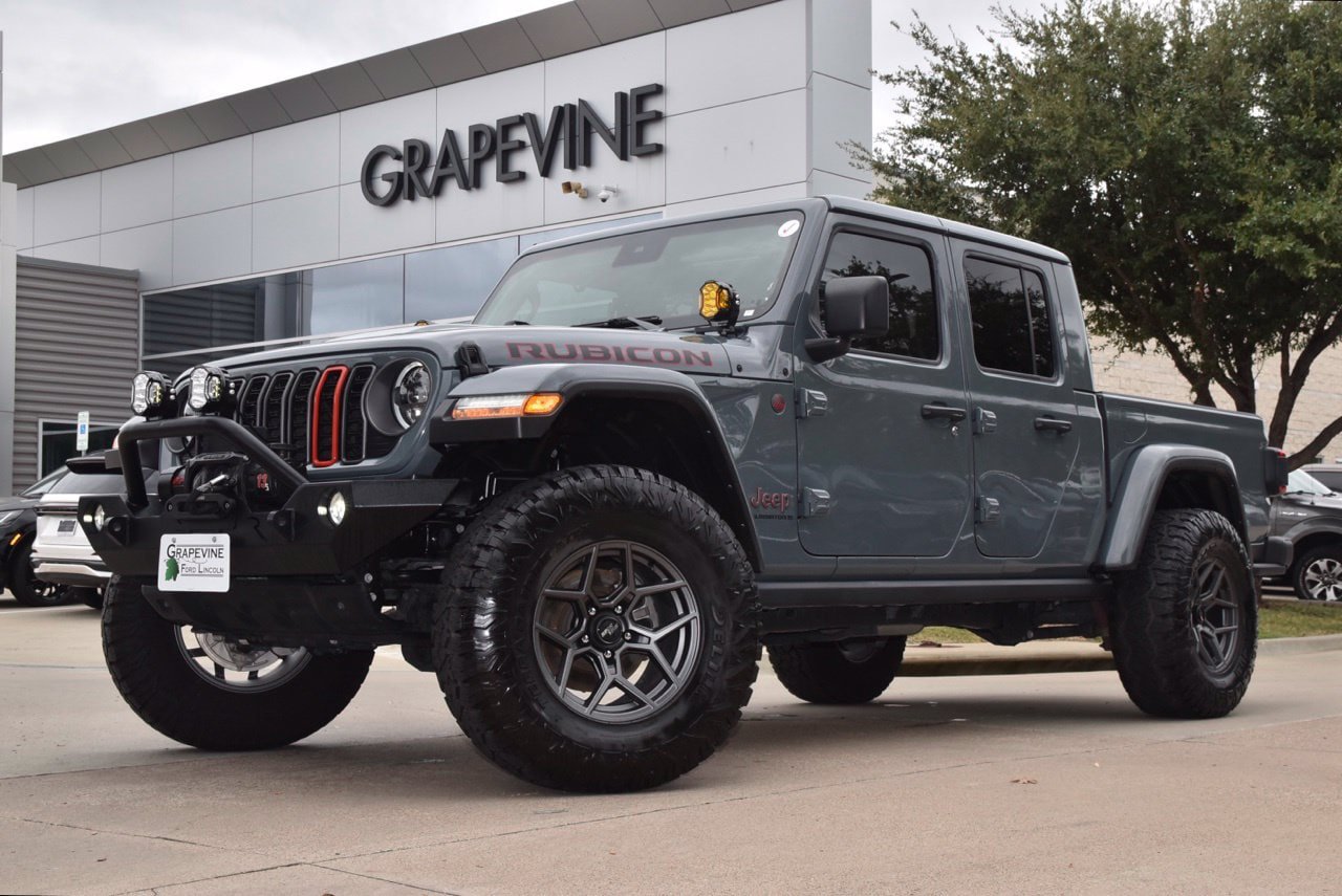 Used 2025 Jeep Gladiator Rubicon w/ Convenience Group AWD/4WD image 2