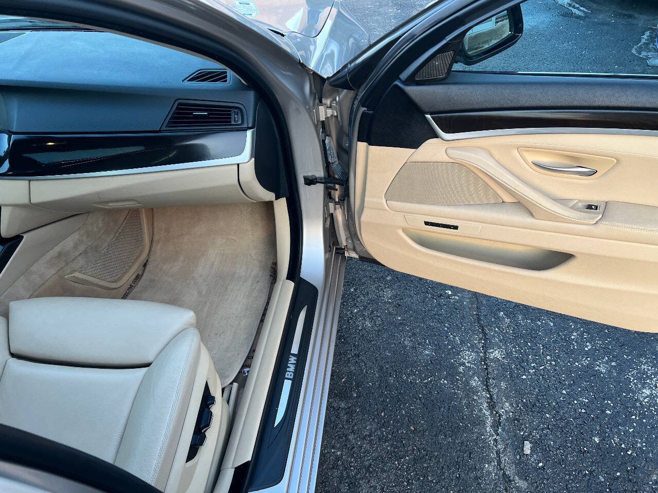 Used 2011 BMW 535i xDrive Sedan AWD/4WD image 28