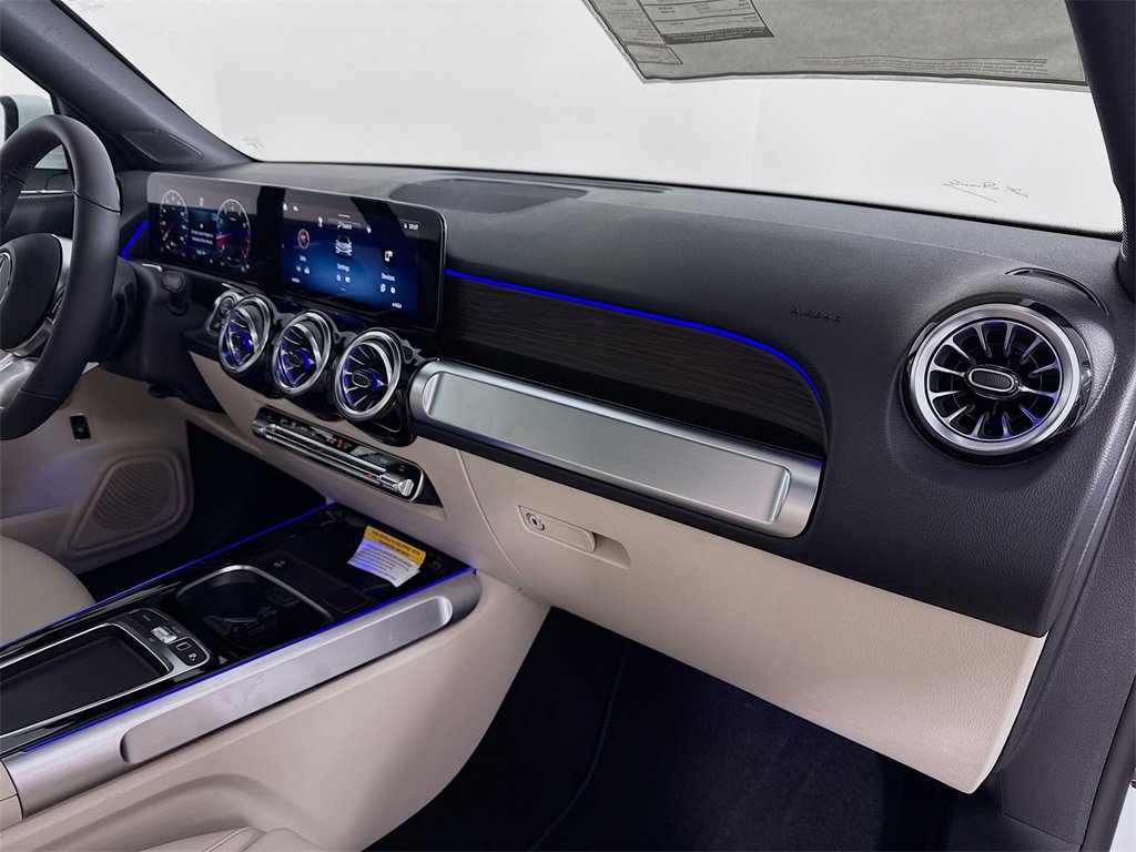 Used 2025 Mercedes-Benz GLB 250 4MATIC image 29