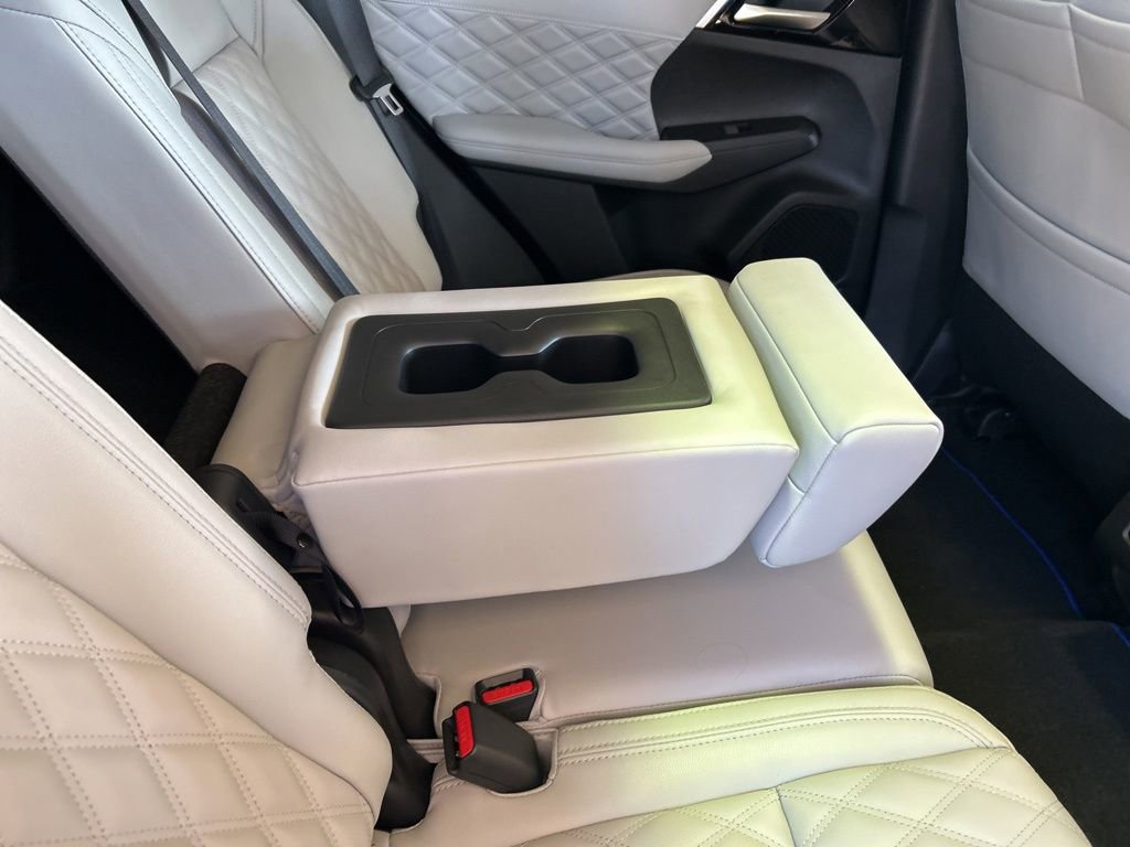 New 2025 Mitsubishi Outlander SEL image 30
