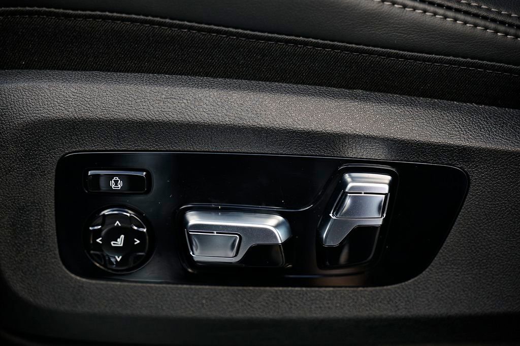 New 2026 BMW X5 xDrive50e w/ Climate Comfort Package image 22