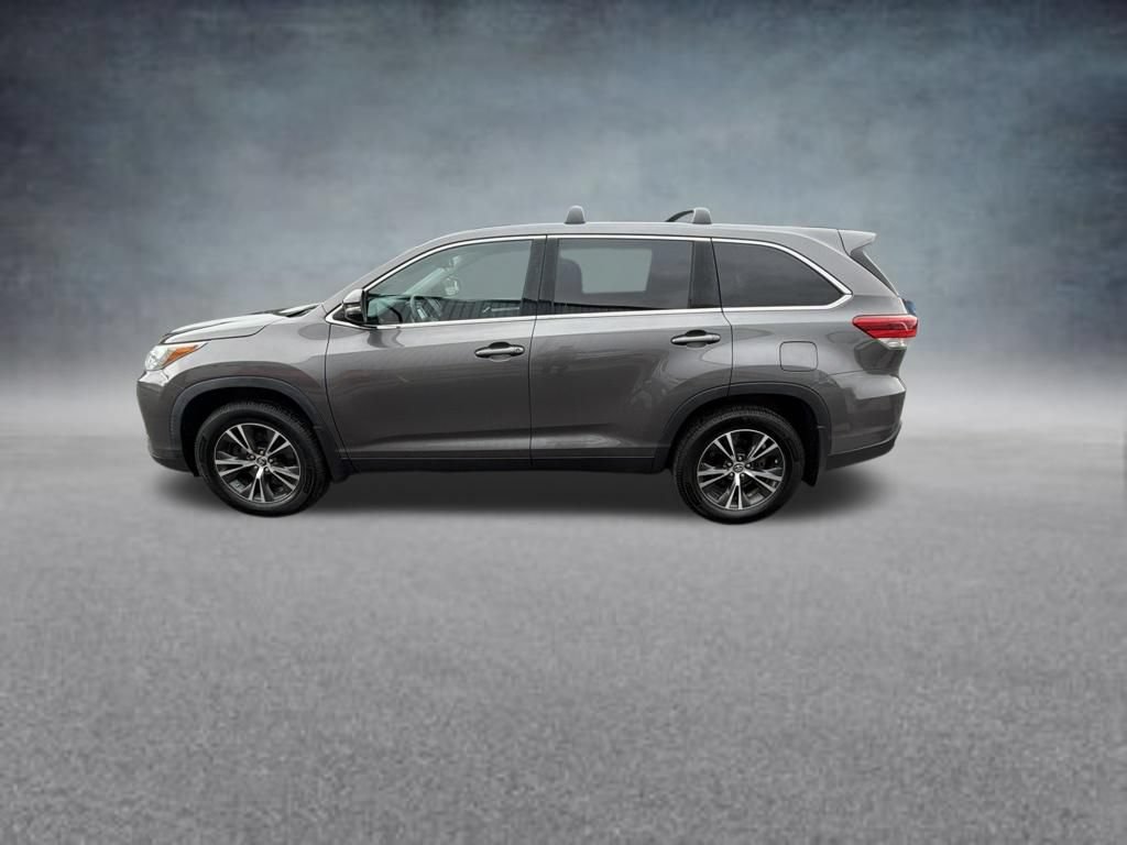 Used 2019 Toyota Highlander LE AWD/4WD image 2