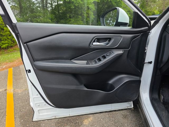 Used 2024 Nissan Rogue SV image 15