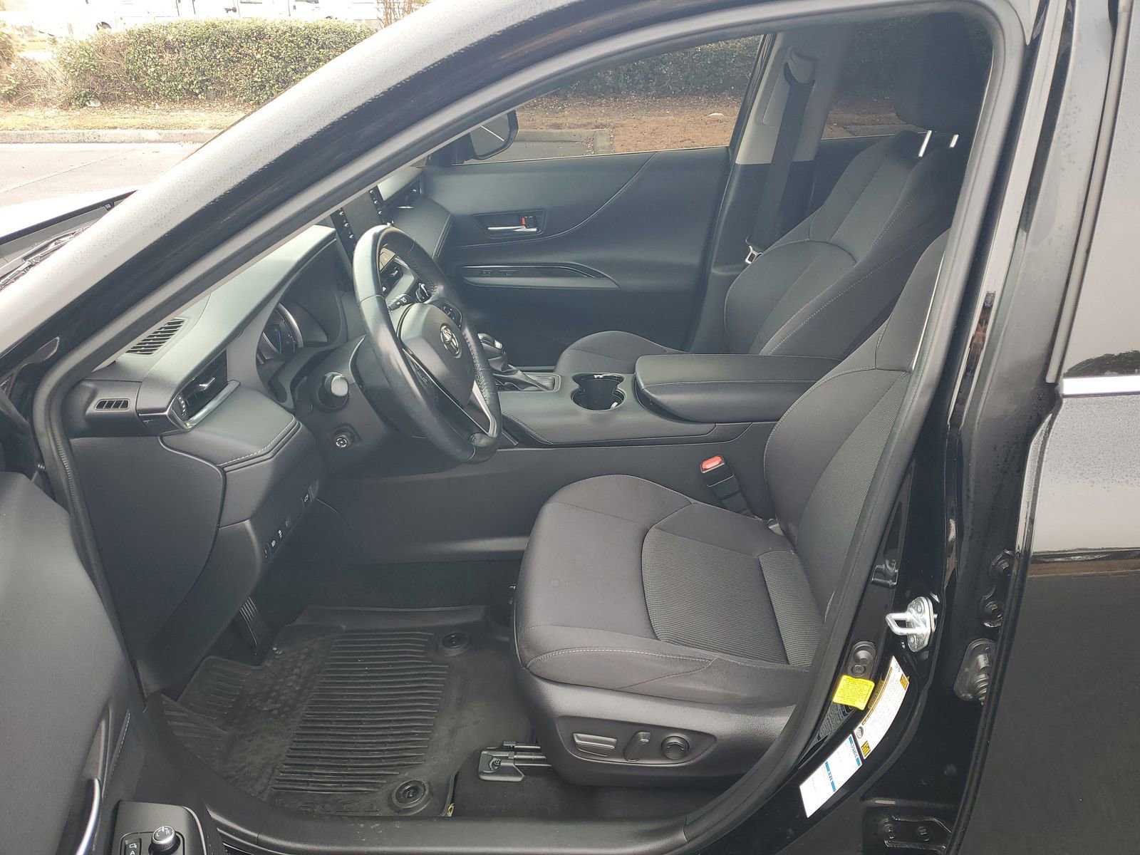 Used 2022 Toyota Venza LE image 18