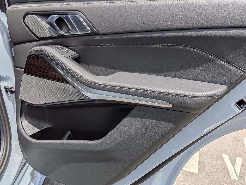 New 2026 BMW X5 xDrive50e image 31