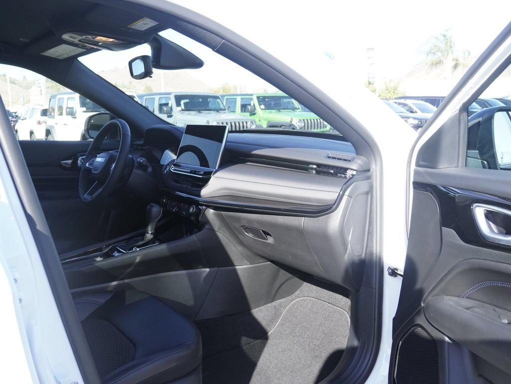 Certified 2026 Jeep Compass Latitude AWD/4WD image 27