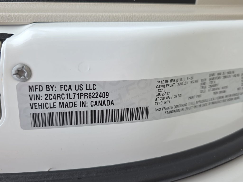 Used 2023 Chrysler Pacifica Touring-L FWD image 37