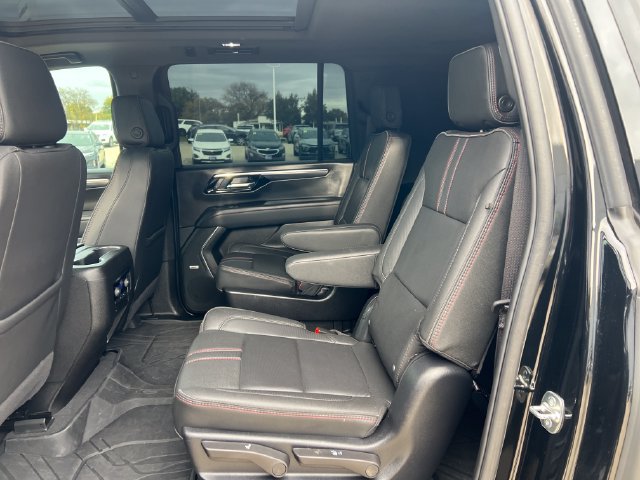 Certified 2025 Chevrolet Suburban RST w/ Comfort Package AWD/4WD image 14