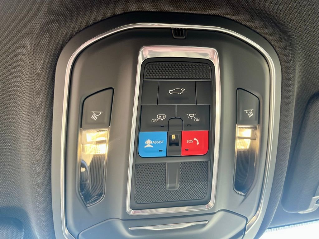 Used 2025 Jeep Grand Cherokee Limited w/ Black Appearance Package image 22