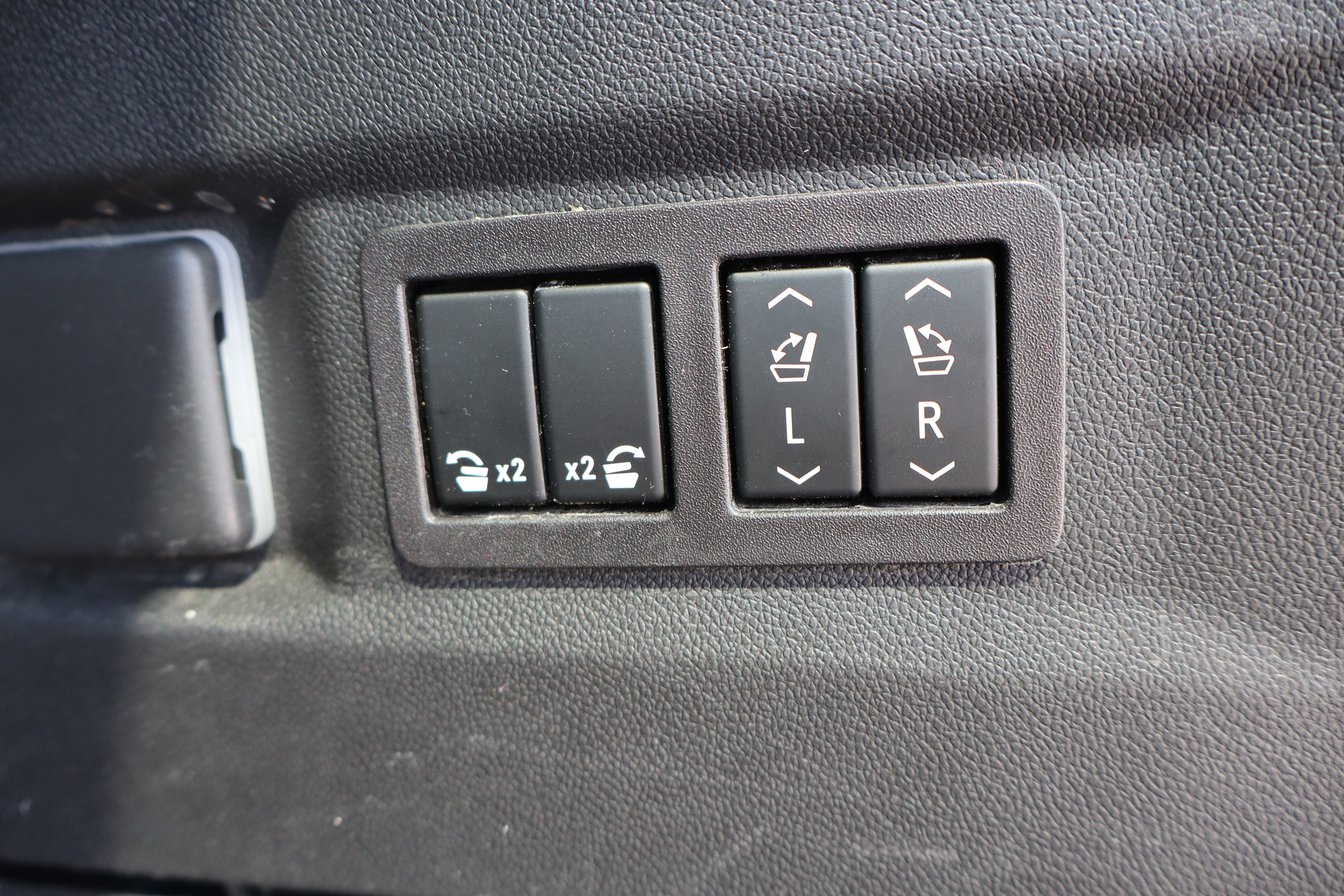 Used 2023 Chevrolet Tahoe RST w/ Luxury Package AWD/4WD image 29