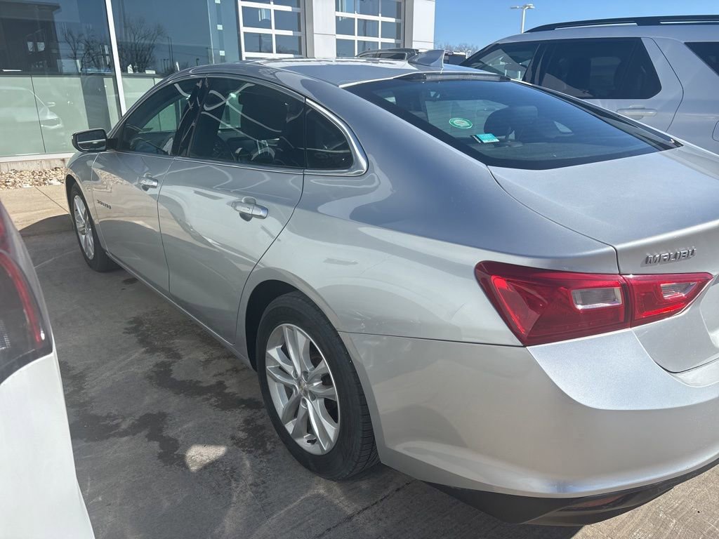 Used 2018 Chevrolet Malibu LT image 2