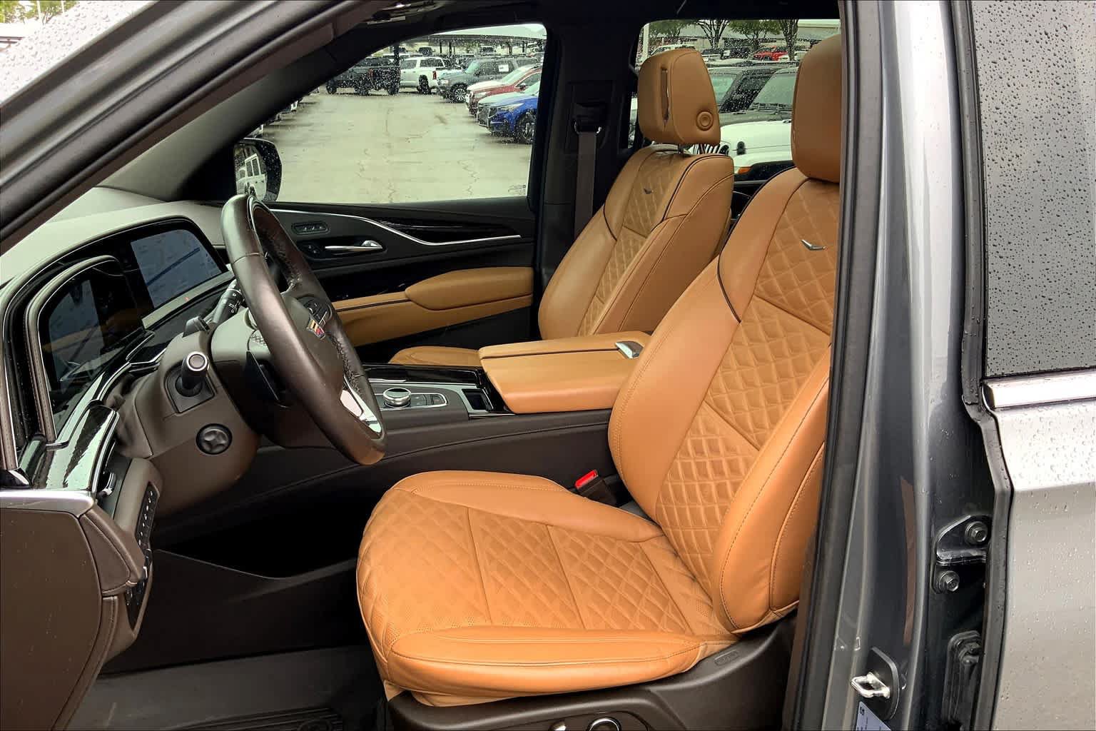 Used 2021 Cadillac Escalade Premium Luxury w/ Driver Assist Tech Package AWD/4WD image 8