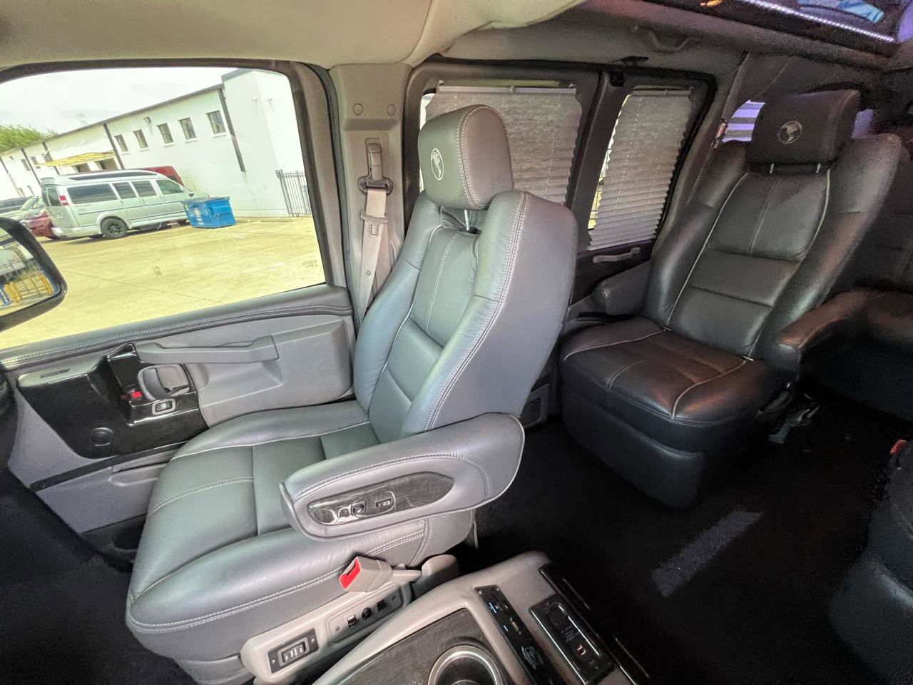 Used 2016 Chevrolet Express 2500 RWD image 30
