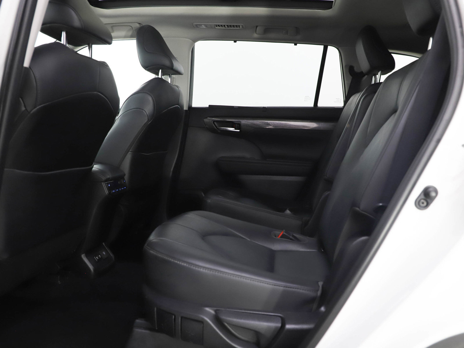 Used 2020 Toyota Highlander Platinum image 19