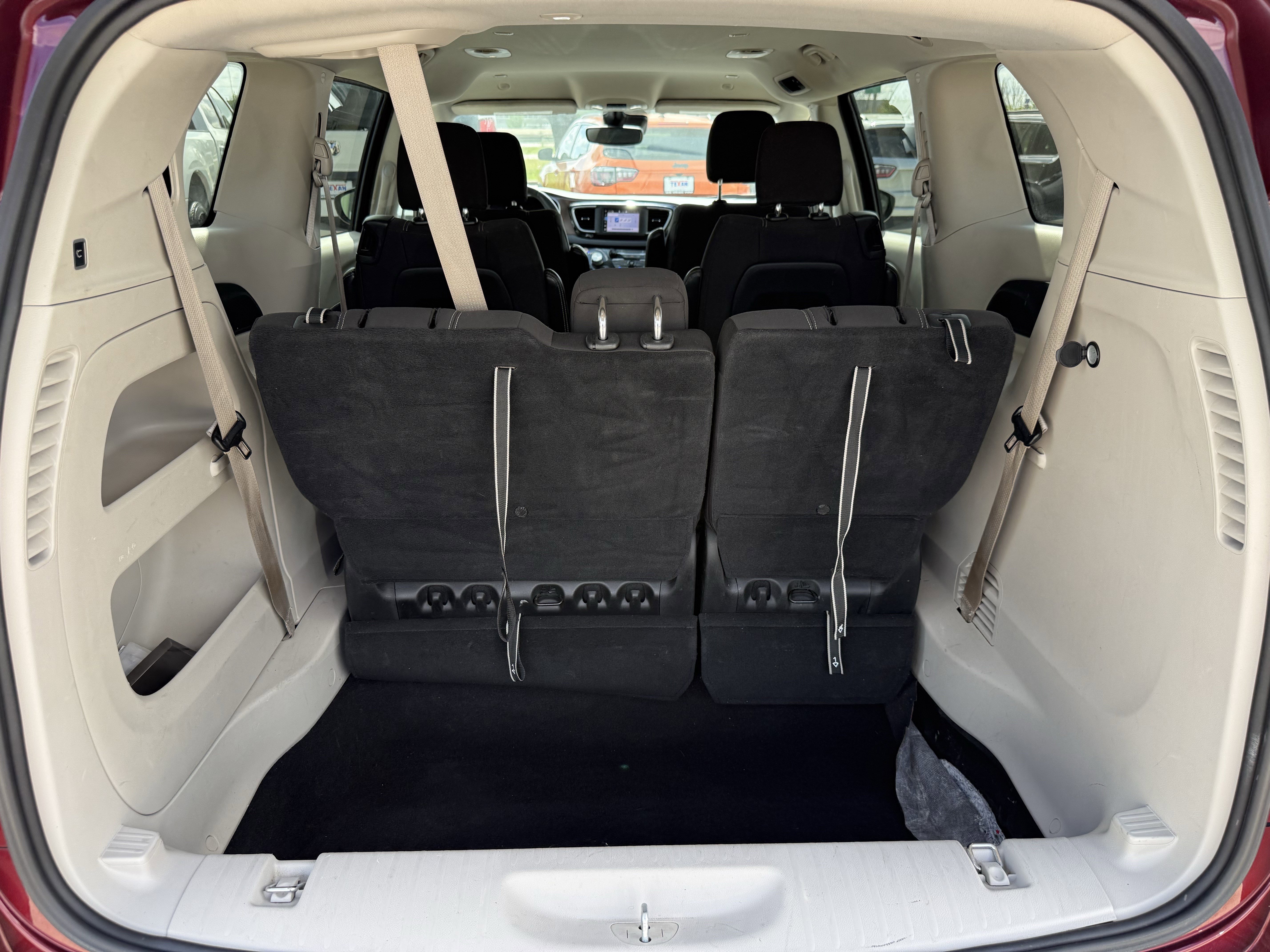 Used 2023 Chrysler Voyager LX FWD image 31