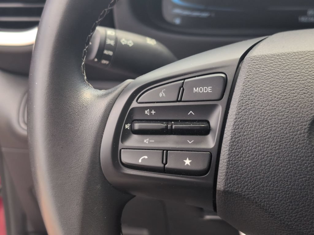 Used 2025 Hyundai Venue SEL FWD image 20