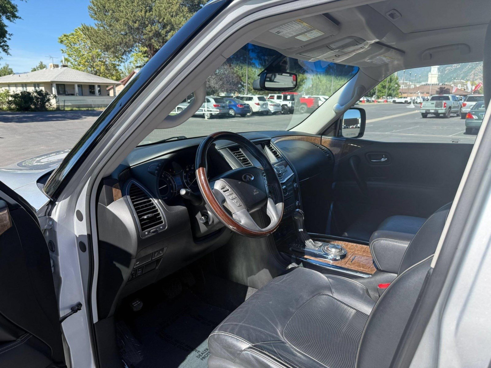 Used 2016 INFINITI QX80 4WD w/ Driver's Assistance Package image 11