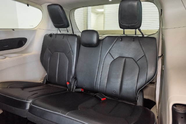 Used 2019 Chrysler Pacifica Limited FWD image 24