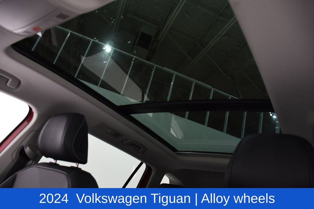 Used 2024 Volkswagen Tiguan SE image 27