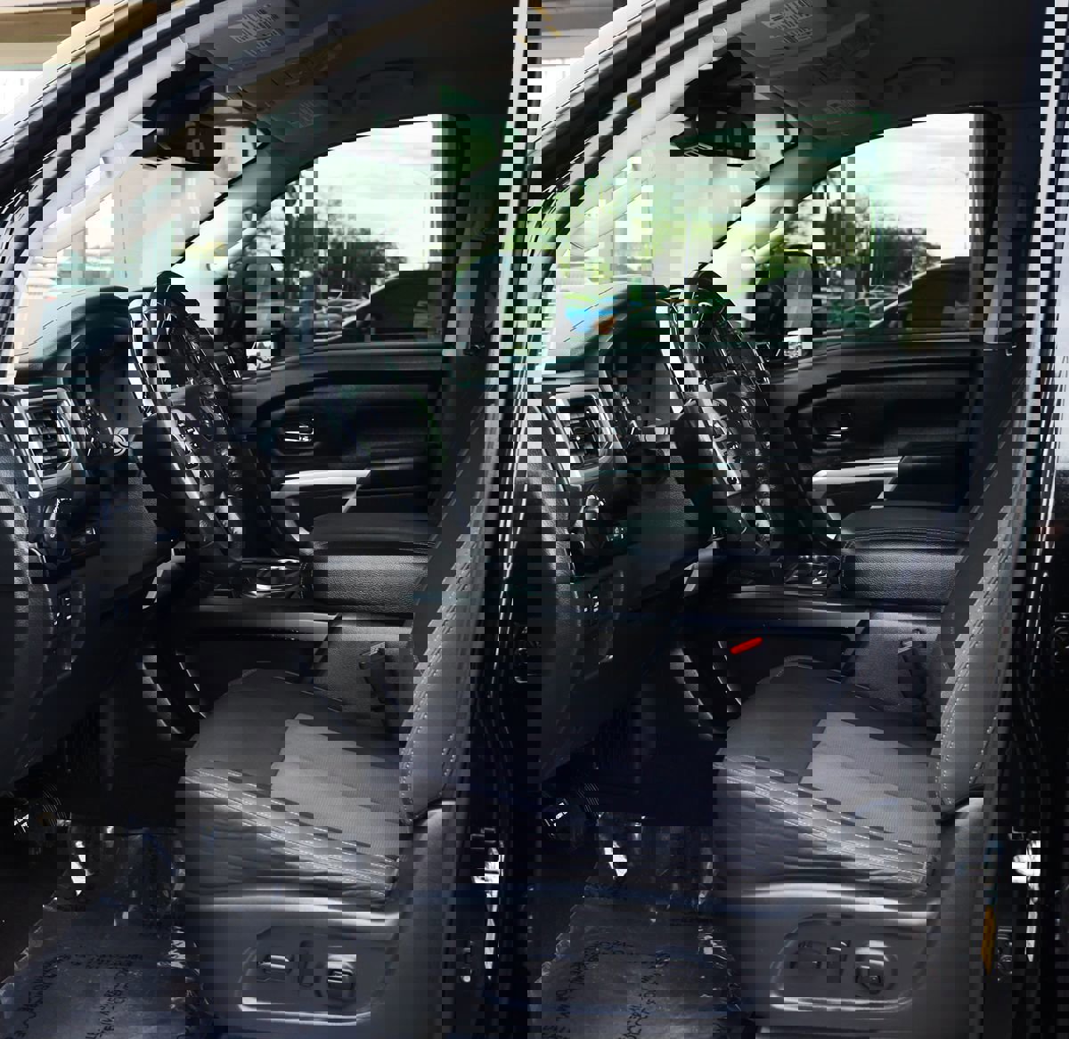 Used 2020 Nissan Titan SV w/ SV Convenience Package image 37