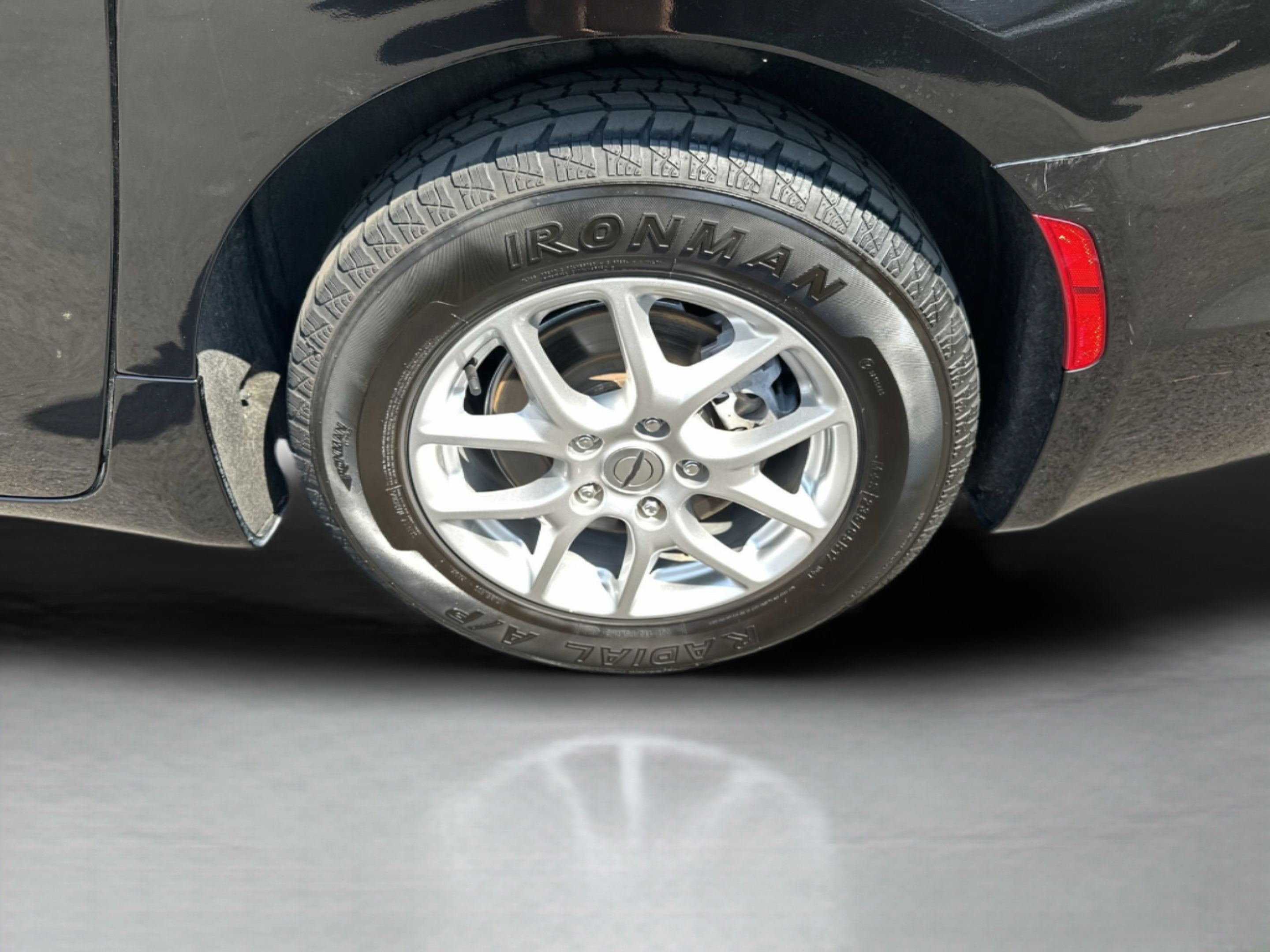 Used 2024 Chrysler Pacifica Touring-L FWD image 30