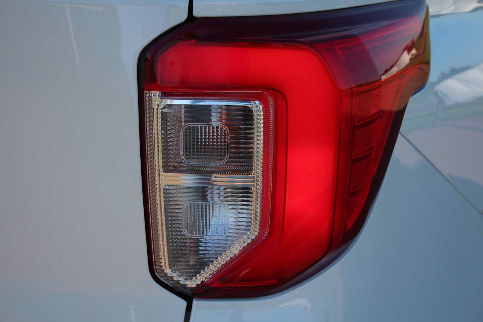 Used 2023 Ford Explorer Limited w/ Limited Technology Package AWD/4WD image 13