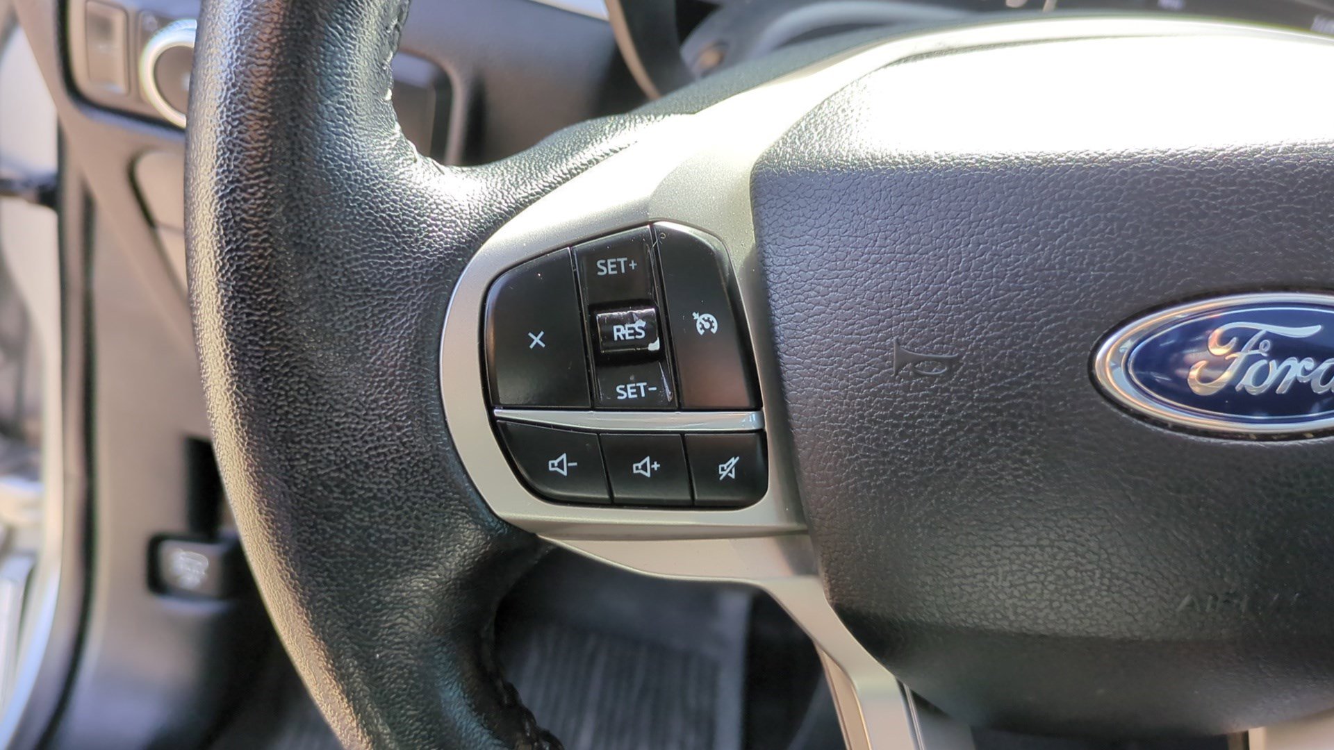 Used 2021 Ford Explorer XLT w/ Equipment Group 202A image 18