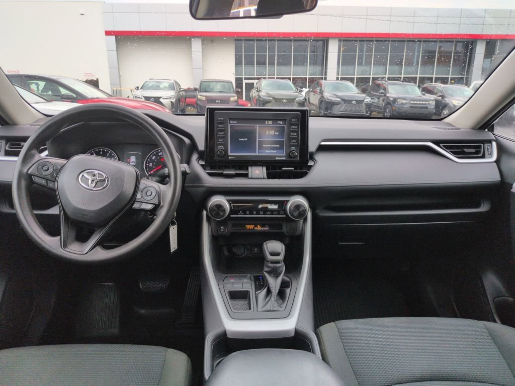 Used 2021 Toyota RAV4 LE image 12