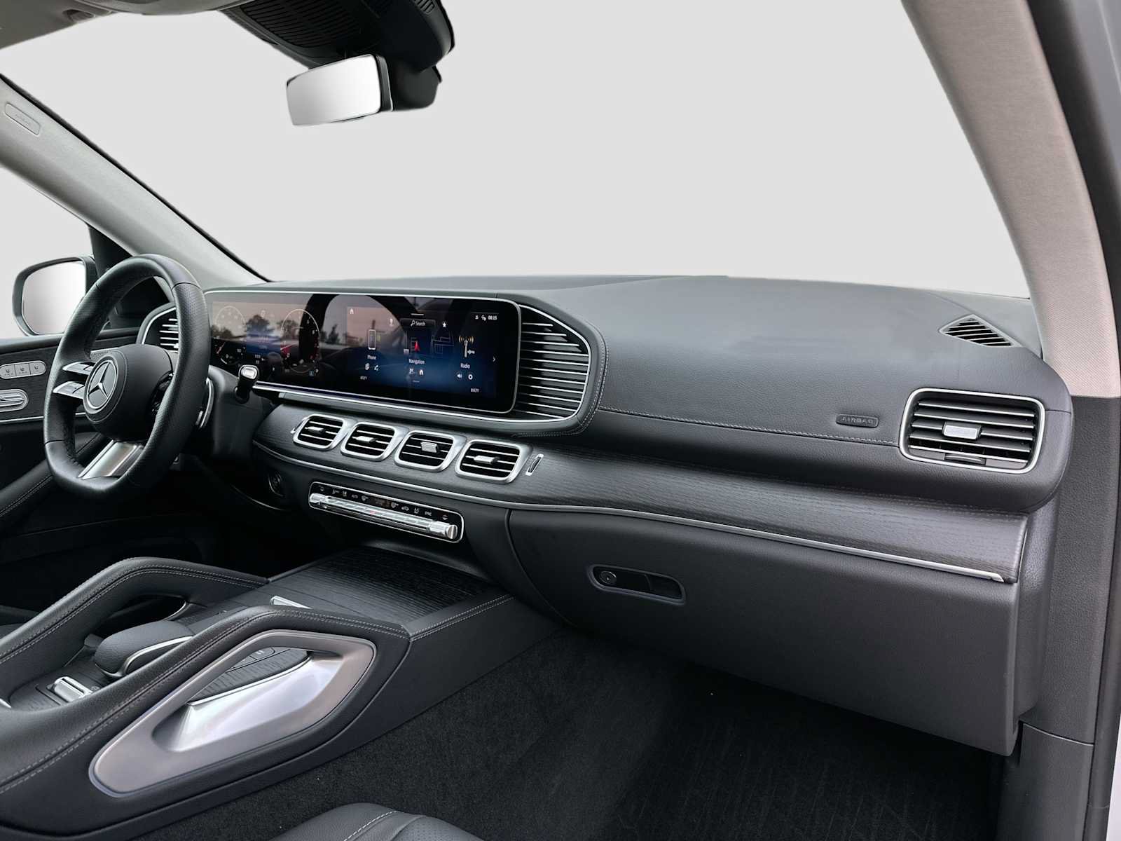 Used 2026 Mercedes-Benz GLS 450 4MATIC image 32