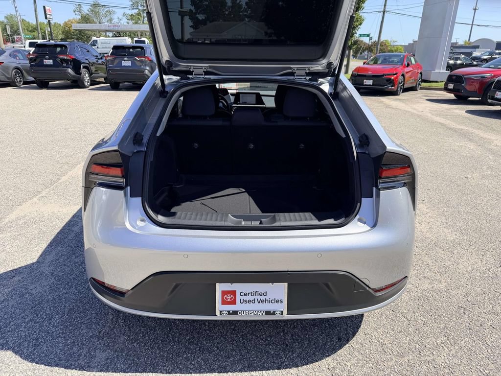Certified 2023 Toyota Prius LE FWD image 15