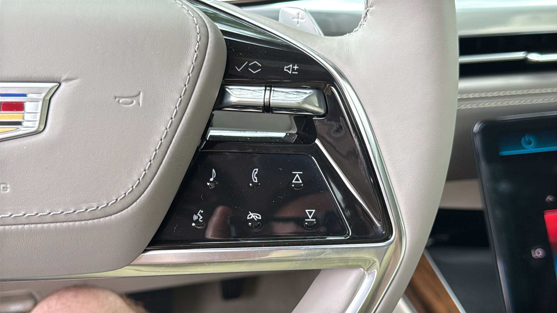 New 2026 Cadillac Escalade Platinum Sport w/ LPO, Floor Liner Package AWD/4WD image 17